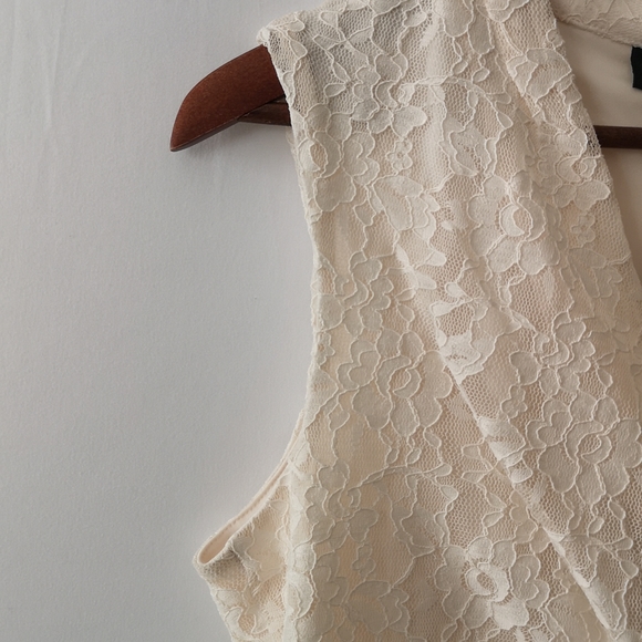 Donna Karan, Size Small, NWT Lace Camisole, Cream Colour - Picture 7 of 7